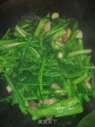 五花肉炒菜心的做法步骤：5