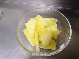 糖水菠萝的做法步骤：1