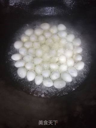 糖醋鹌鹑蛋的做法步骤：3