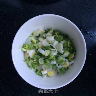 青蒜炒荞面饸饹的做法步骤：2