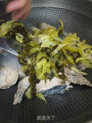 酸菜鲣鱼的做法步骤：5