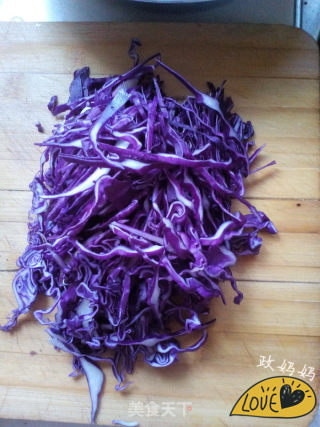 椒香包菜的做法步骤：1