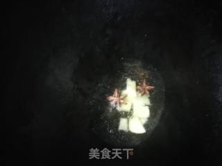 板栗红烧肉的做法步骤：2