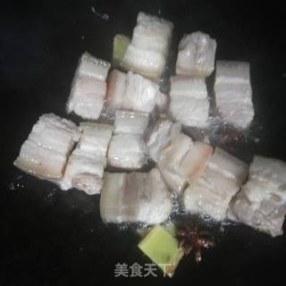 板栗红烧肉的做法步骤：3