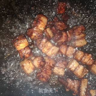 板栗红烧肉的做法步骤：4