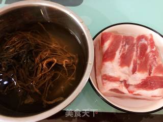 梅菜扣肉的做法步骤：1