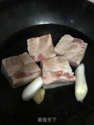 梅菜扣肉的做法步骤：3