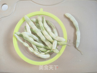 蒜香白豆角的做法步骤：2