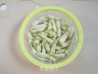 蒜香白豆角的做法步骤：3