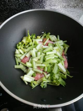 海虾炒芹菜的做法步骤：6