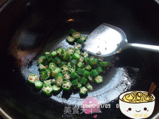 秋葵炒鸡蛋的做法步骤：3