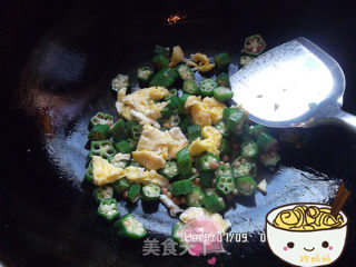 秋葵炒鸡蛋的做法步骤：4