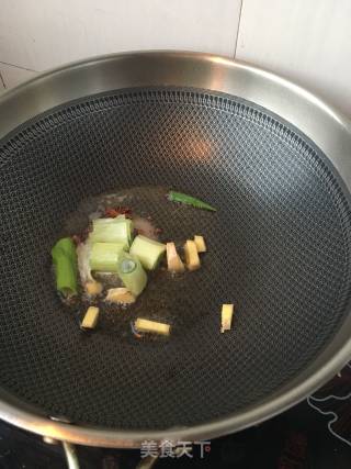 “家乡美食”葱香手撕鸡腿的做法步骤：6