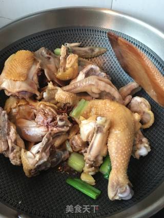 “家乡美食”葱香手撕鸡腿的做法步骤：7