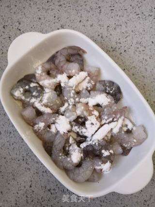 番茄炒虾仁的做法步骤：1