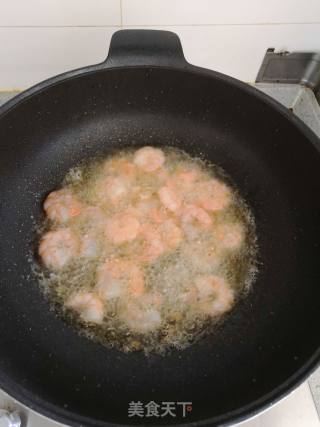 番茄炒虾仁的做法步骤：2