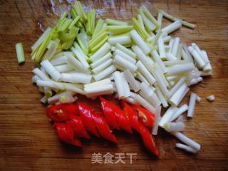 #团圆饭#蒜黄炒凉粉的做法步骤：3