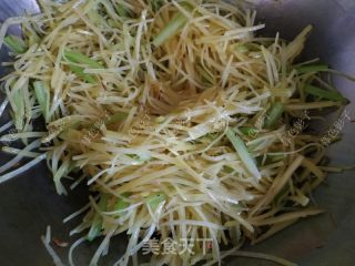 酸爽土豆丝的做法步骤：8