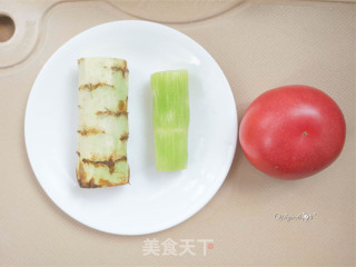 番茄莴笋的做法步骤：1