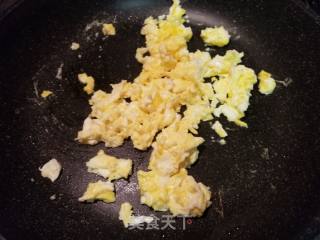腊肉炒粘米年糕的做法步骤：1