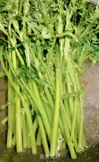 蒜蓉茼蒿的做法步骤：2