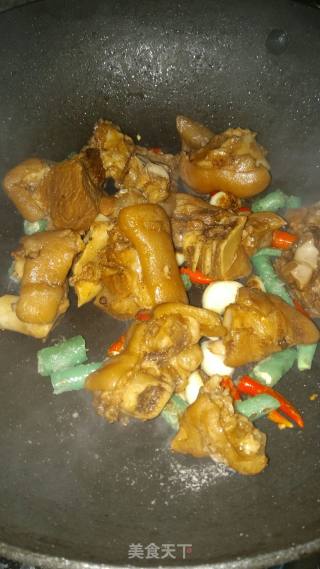 双椒炒卤猪脚的做法步骤：8