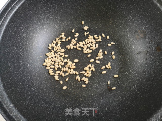 丝瓜松仁儿的做法步骤：2