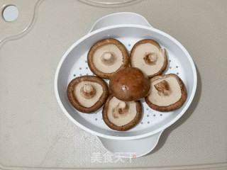 炸香菇的做法步骤：1