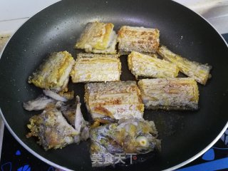 糖醋带鱼的做法步骤：4