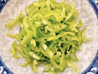 青椒香菜的做法步骤：2