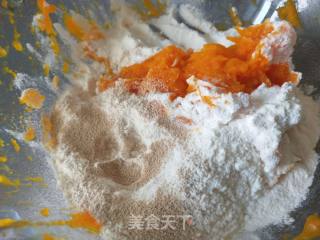 紫薯南瓜玫瑰蒸馒头的做法步骤：2