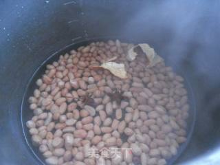 西芹拌花生米的做法步骤：2