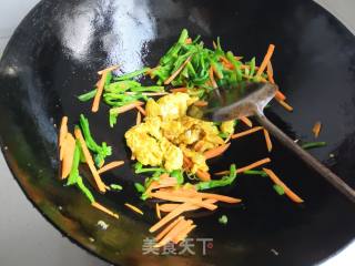 菠菜梗炒鸡蛋的做法步骤：10