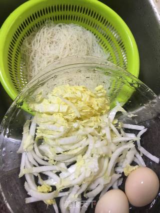 牛腩炒米粉的做法步骤：1