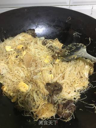 牛腩炒米粉的做法步骤：8