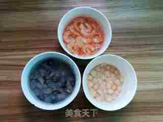 香菇瑶柱蚝豉焖鸡的做法步骤：3
