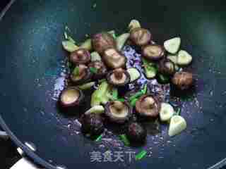 香菇瑶柱蚝豉焖鸡的做法步骤：6