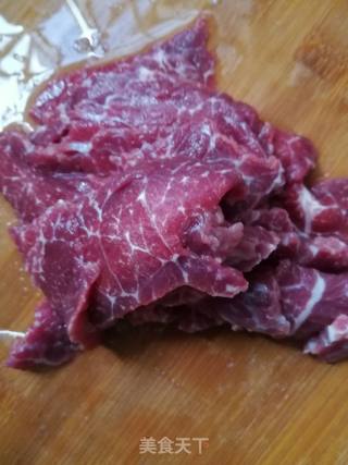 *团圆饭**牛肉土豆片的做法步骤：1