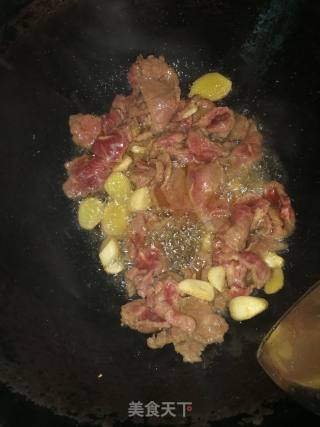 *团圆饭**牛肉土豆片的做法步骤：4