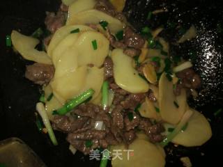 *团圆饭**牛肉土豆片的做法步骤：11