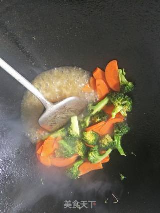 素炒西兰花的做法步骤：5