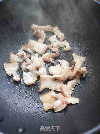 西蓝花炒五花肉的做法步骤：4