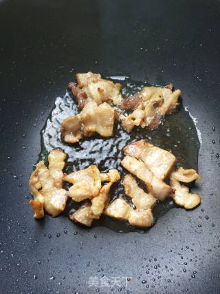 西蓝花炒五花肉的做法步骤：5