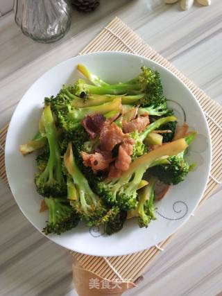 西蓝花炒五花肉的做法步骤：12