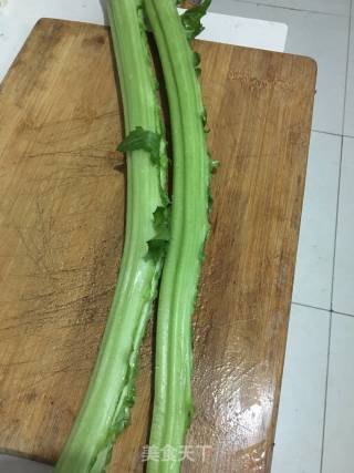 油渣炒青菜梗的做法步骤：1