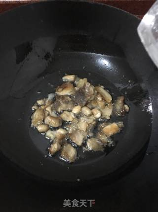 油渣炒青菜梗的做法步骤：3