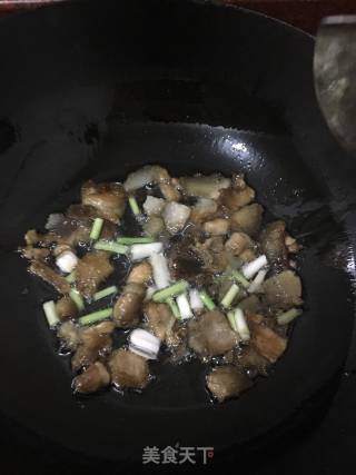 油渣炒青菜梗的做法步骤：4