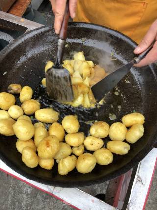 巫山特色小吃-炕洋芋的做法步骤：2
