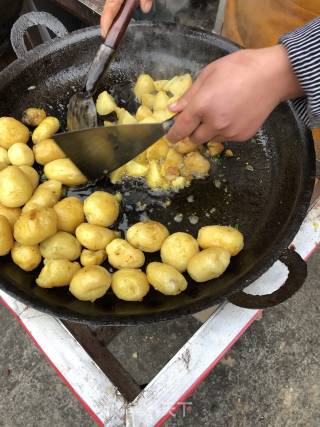 巫山特色小吃-炕洋芋的做法步骤：3
