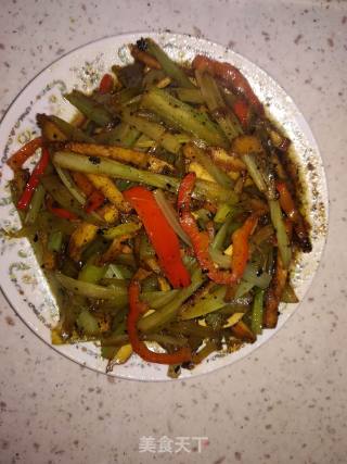 芹菜炒香干的做法步骤：3